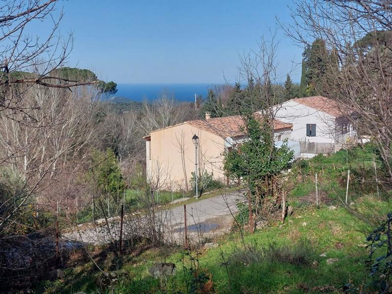 Terrain constructible - 1 100 m²