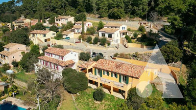 Villa - 205 m² - 5 pièces