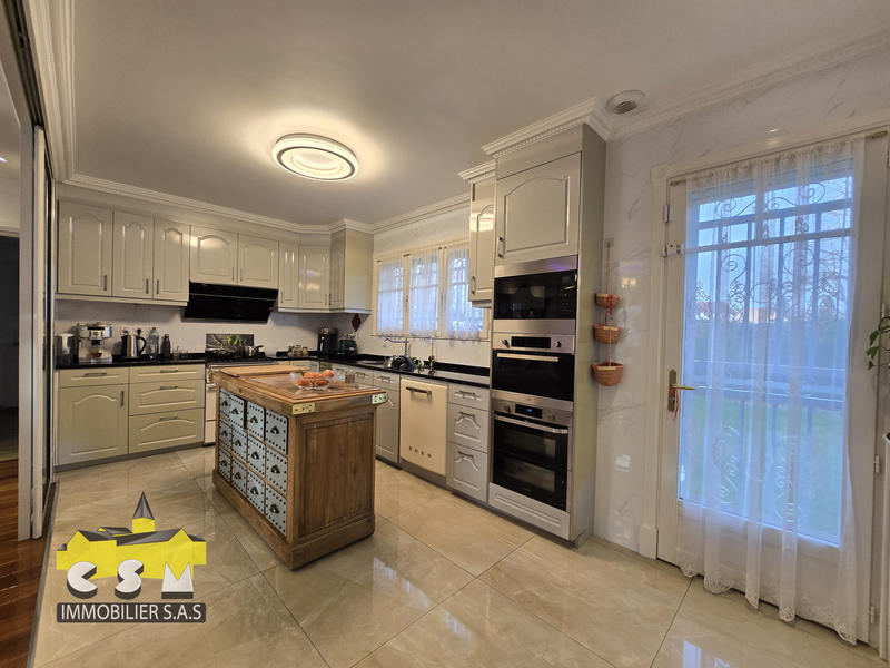 Villa - 207 m² - 7 pièces