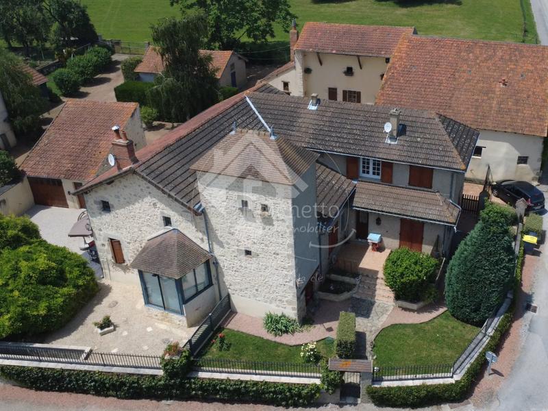 Propriété - 298 m² - 8 pièces