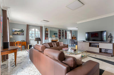 Villa - 263 m² - 9 pièces