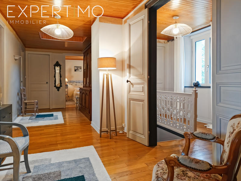 Maison - 284 m² - 12 pièces