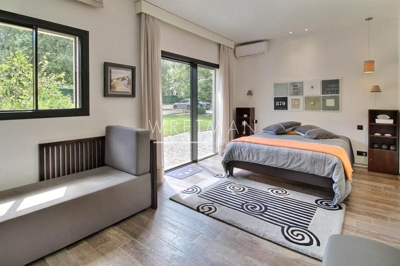 Villa - 257 m² - 6 pièces