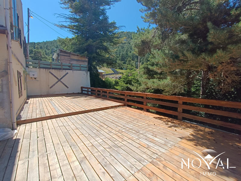 Maison - 240 m² - 5 pièces