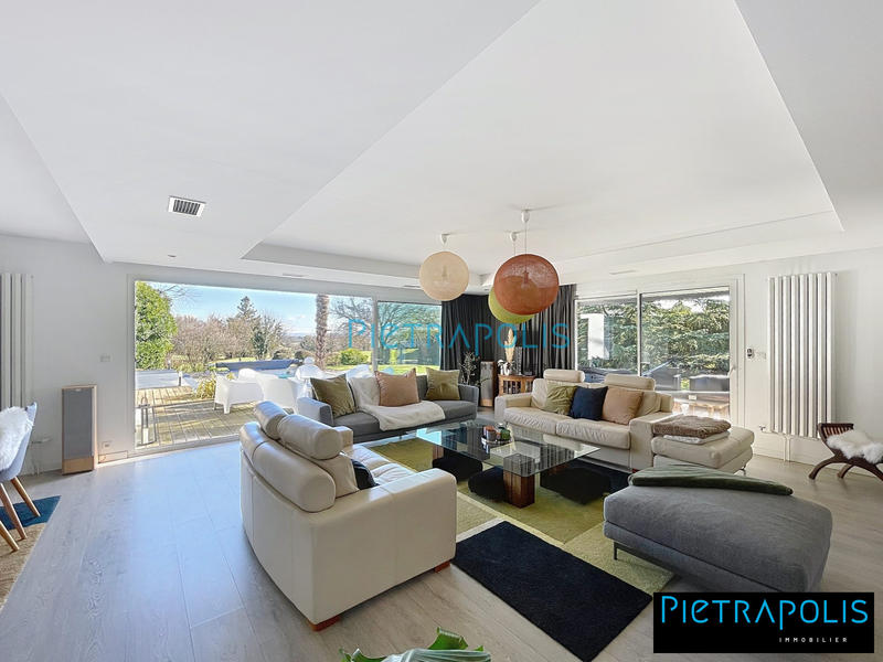 Villa - 222 m² - 6 pièces