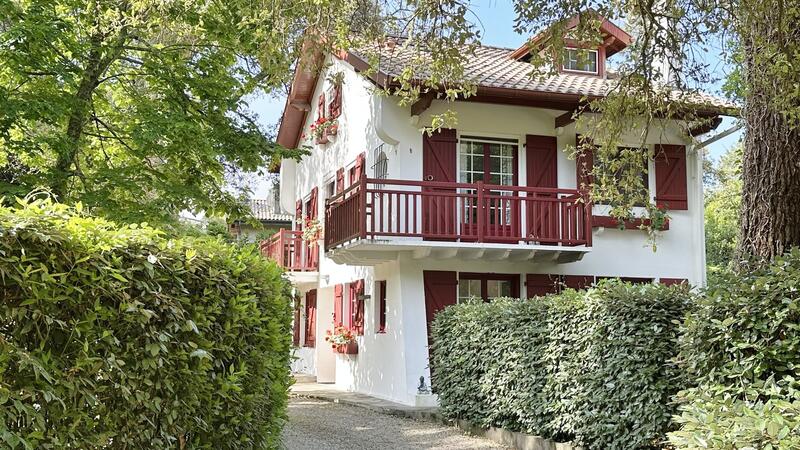 Maison - 450 m² - 13 pièces