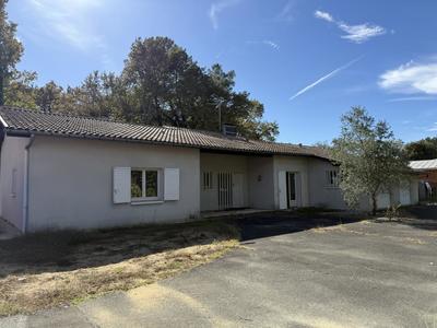 Maison - 180 m² - 5 pièces