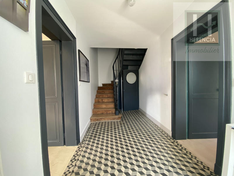 Maison ancienne - 273 m² - 8 pièces