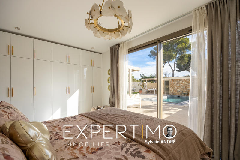 Maison - 230 m² - 9 pièces