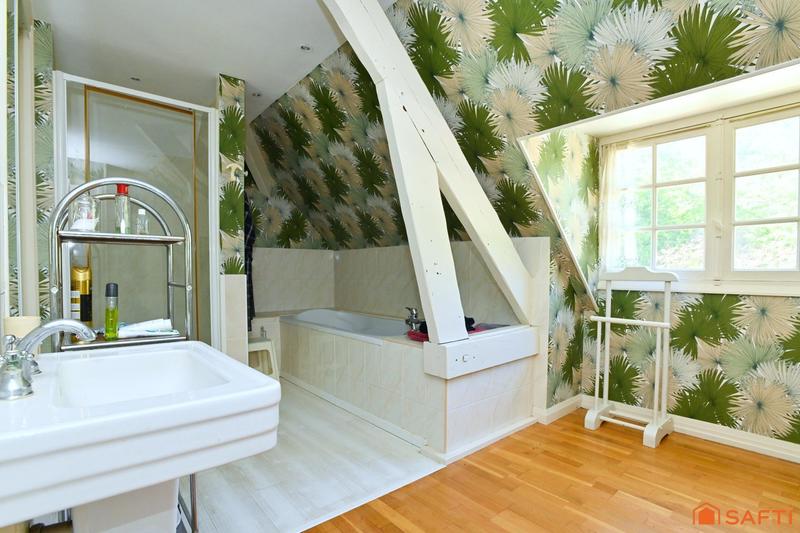 Villa - 227 m² - 8 pièces