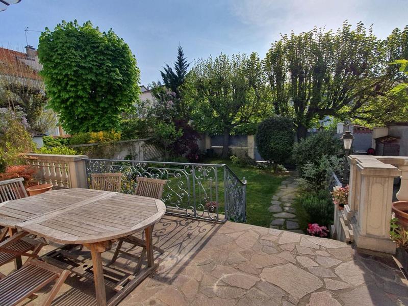 Maison bourgeoise - 253 m² - 9 pièces