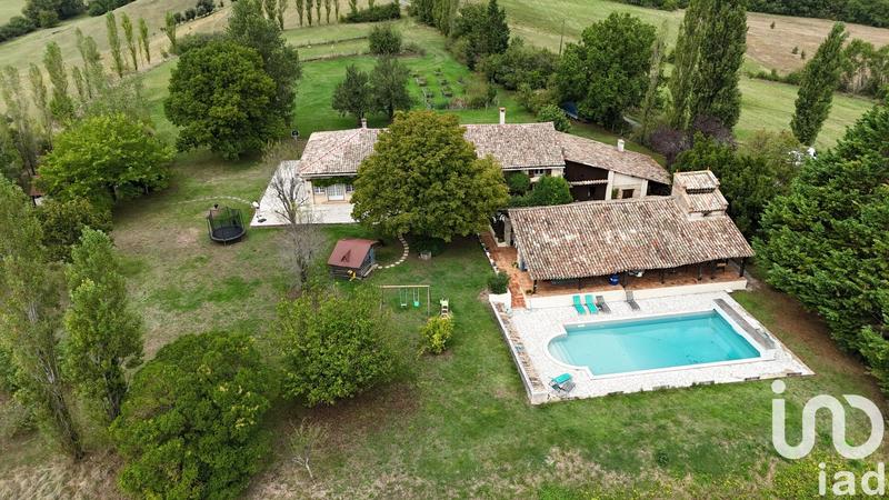 Maison - 297 m² - 9 pièces