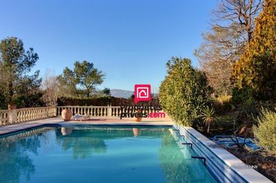 Maison - 225 m² - 7 pièces