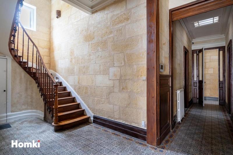 Maison - 270 m² - 8 pièces