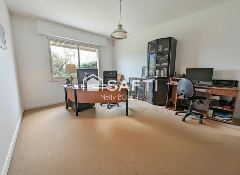 Maison - 241 m² - 8 pièces