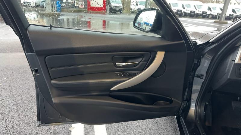 Bmw Série 3 (F30) 318d 143 Bva8 Luxury