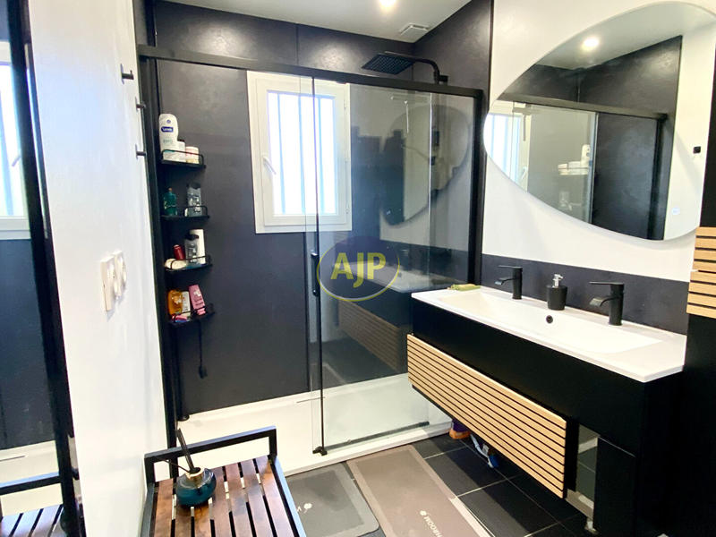 Maison - 101 m² - 5 pièces