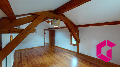 Maison traditionnelle - 205 m² - 6 pièces