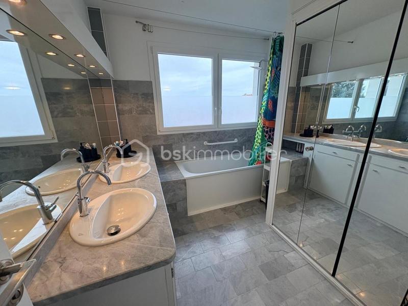 Appartement - 77 m² - 3 pièces