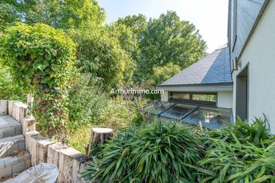 Maison - 250 m² - 10 pièces