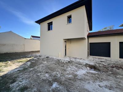 Maison - 96 m² - 4 pièces