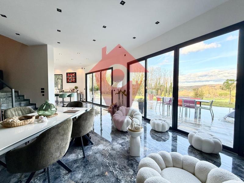 Maison d'architecte - 400 m² - 8 pièces