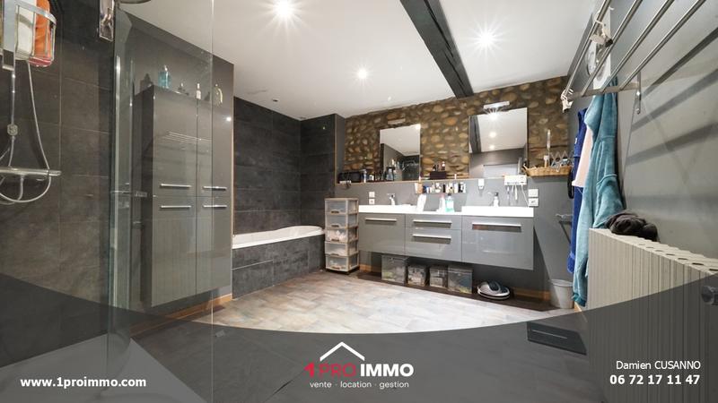 Maison - 270 m² - 8 pièces