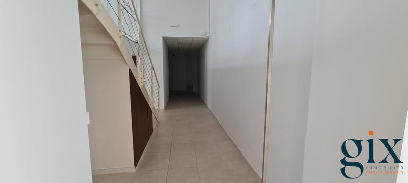 Local commercial - 197 m² - 4 pièces
