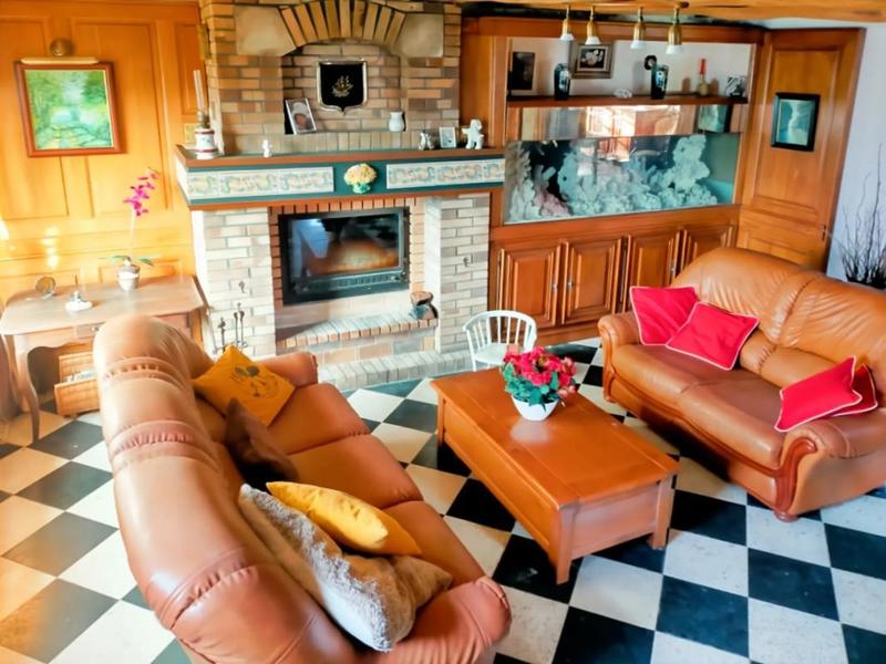 Maison - 211 m² - 7 pièces