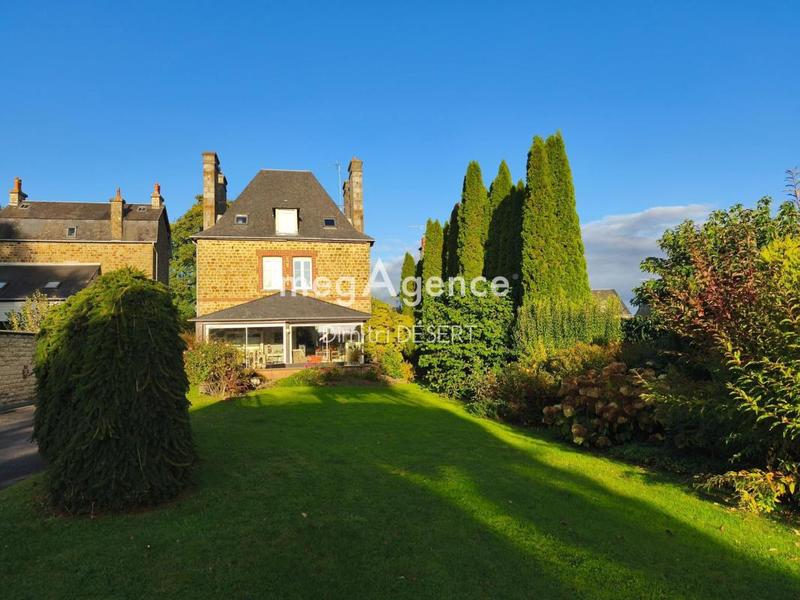 Maison - 193 m² - 10 pièces