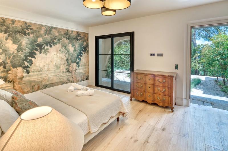 Villa - 1 200 m² - 16 pièces