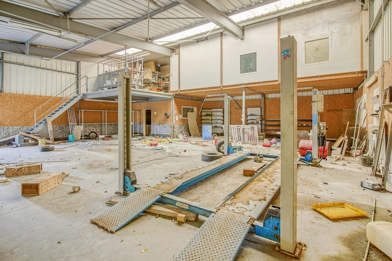 Local commercial - 517 m² - 10 pièces