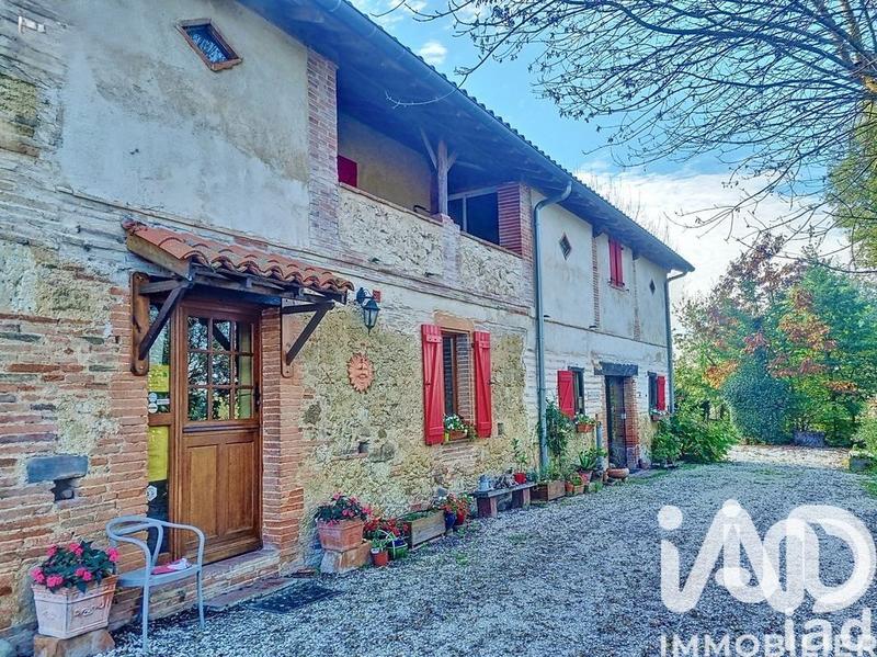 Maison - 280 m² - 11 pièces