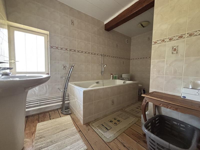 Maison - 220 m² - 6 pièces