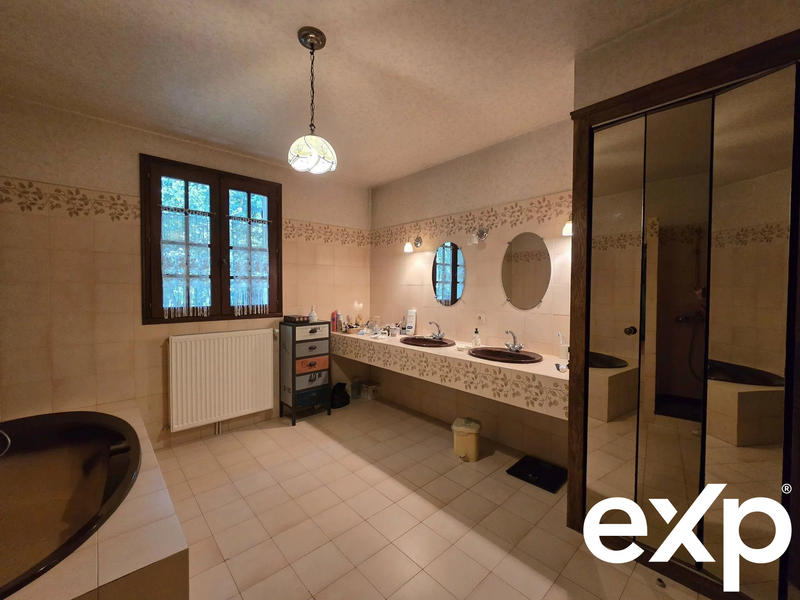 Maison - 315 m² - 10 pièces