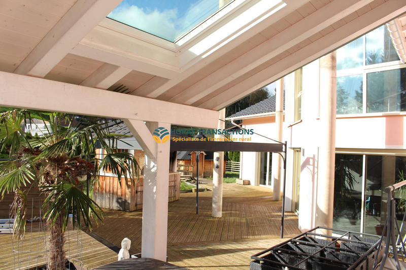 Maison - 327 m² - 9 pièces