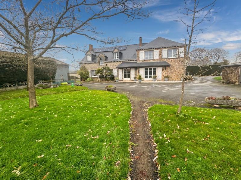 Propriété - 225 m² - 8 pièces