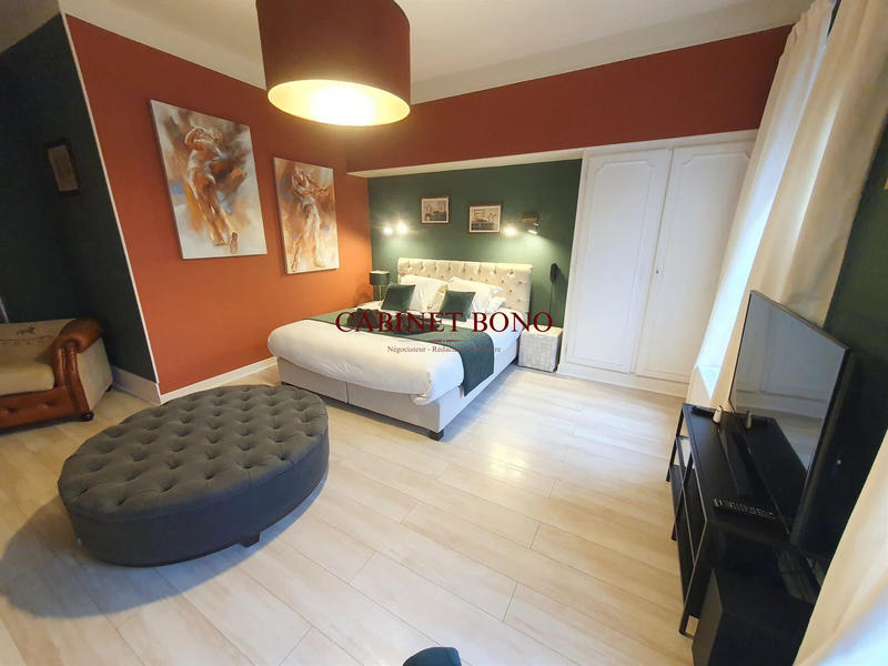 Fonds de commerce - 900 m²