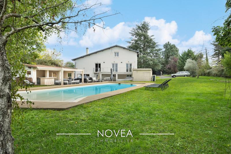 Maison - 296 m² - 8 pièces