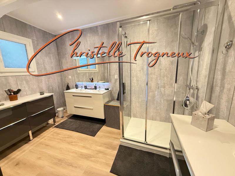 Maison de village - 209 m² - 8 pièces