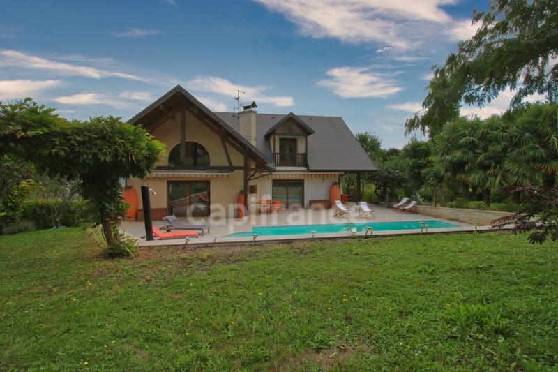 Propriété - 240 m² - 9 pièces