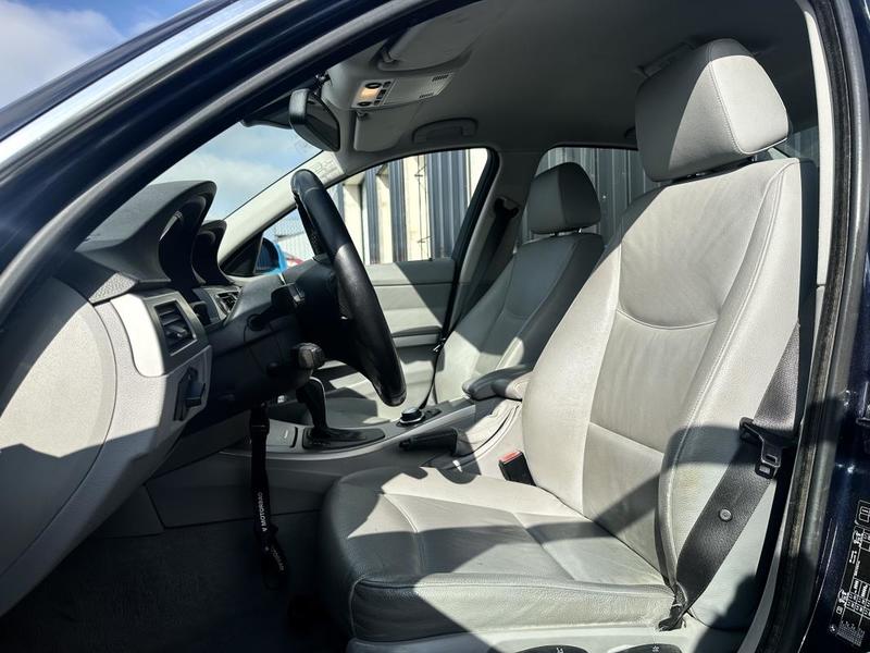 Bmw Série 3 (E90) 325xi 3.0 i 24v 4wd 218 cv Boîte auto Confort