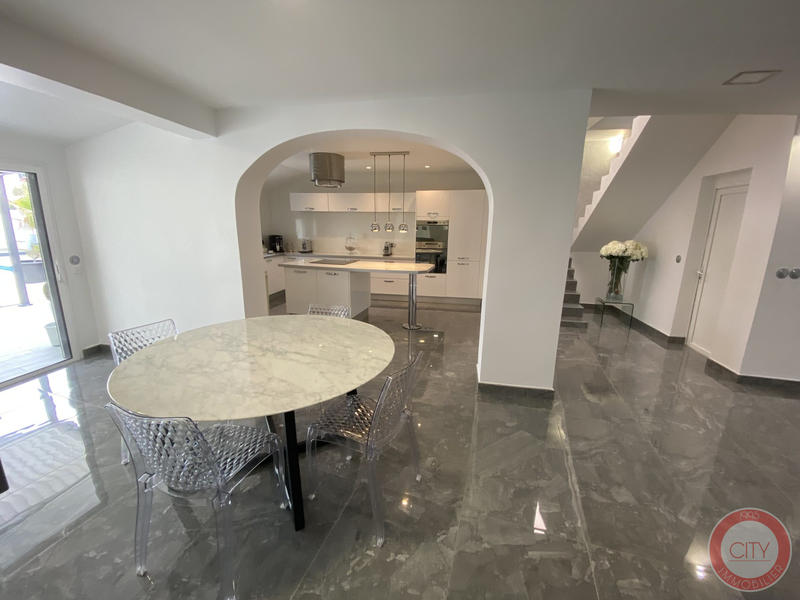 Maison - 160 m² - 5 pièces