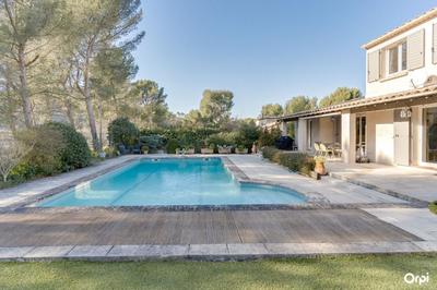 Maison - 220 m² - 5 pièces