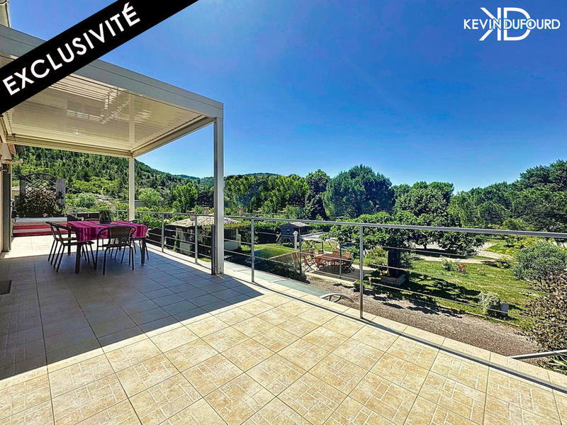 Maison - 200 m² - 7 pièces