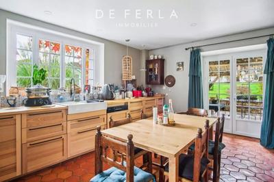 Propriété - 260 m² - 10 pièces