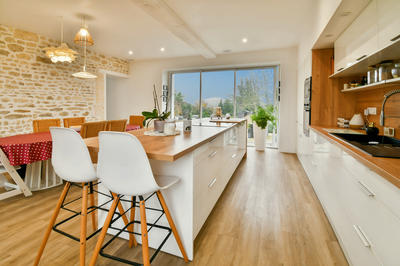 Maison - 240 m² - 9 pièces