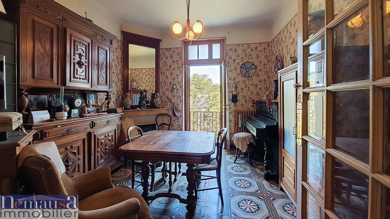 Villa - 239 m² - 9 pièces