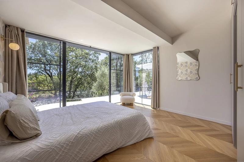 Maison - 300 m² - 7 pièces