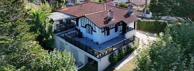 Maison - 230 m² - 7 pièces